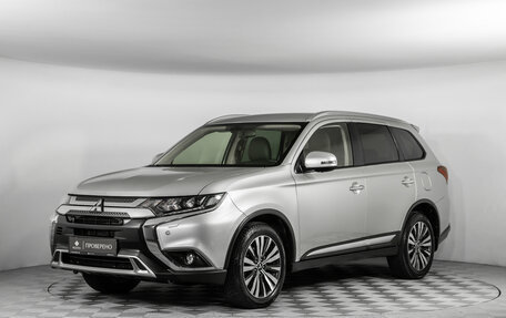 Mitsubishi Outlander III рестайлинг 3, 2019 год, 2 890 000 рублей, 1 фотография