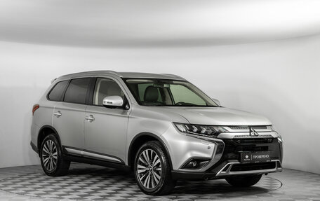 Mitsubishi Outlander III рестайлинг 3, 2019 год, 2 890 000 рублей, 2 фотография