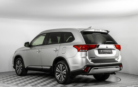 Mitsubishi Outlander III рестайлинг 3, 2019 год, 2 890 000 рублей, 4 фотография