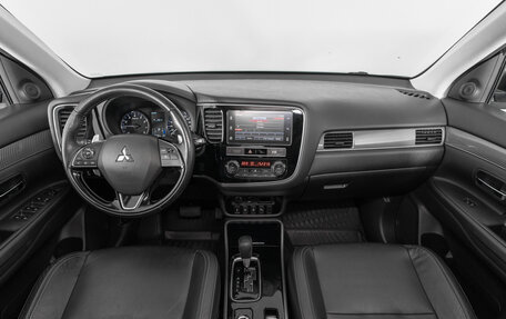 Mitsubishi Outlander III рестайлинг 3, 2019 год, 2 890 000 рублей, 11 фотография