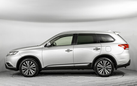 Mitsubishi Outlander III рестайлинг 3, 2019 год, 2 890 000 рублей, 9 фотография