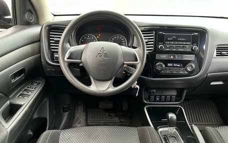 Mitsubishi Outlander III рестайлинг 3, 2018 год, 1 649 000 рублей, 10 фотография