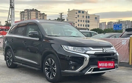 Mitsubishi Outlander III рестайлинг 3, 2021 год, 2 100 000 рублей, 3 фотография