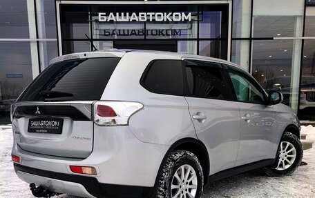 Mitsubishi Outlander III рестайлинг 3, 2014 год, 1 499 000 рублей, 4 фотография