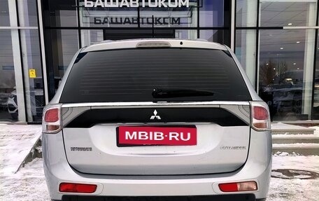 Mitsubishi Outlander III рестайлинг 3, 2014 год, 1 499 000 рублей, 5 фотография