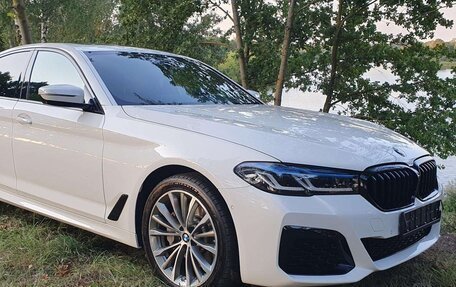 BMW 5 серия, 2021 год, 4 930 000 рублей, 2 фотография