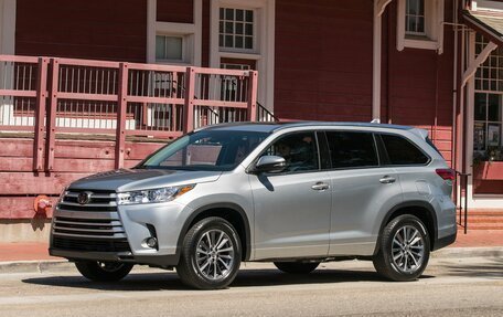 Toyota Highlander III, 2016 год, 3 350 000 рублей, 1 фотография