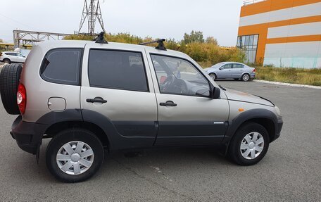 Chevrolet Niva I рестайлинг, 2009 год, 490 000 рублей, 7 фотография