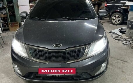 KIA Rio III рестайлинг, 2013 год, 950 000 рублей, 2 фотография