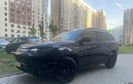 Mitsubishi Outlander III рестайлинг 3, 2013 год, 1 490 000 рублей, 9 фотография