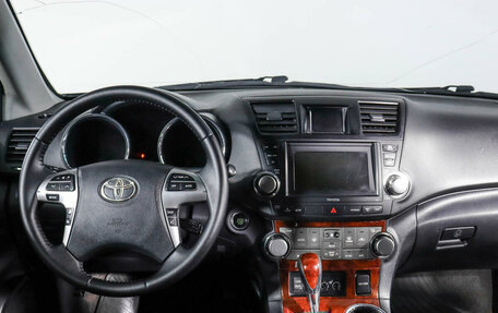 Toyota Highlander III, 2011 год, 1 820 000 рублей, 12 фотография