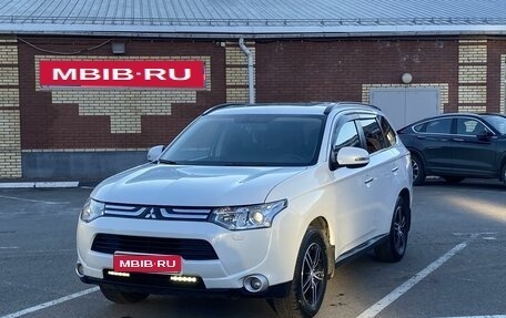 Mitsubishi Outlander III рестайлинг 3, 2014 год, 1 860 000 рублей, 1 фотография