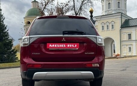 Mitsubishi Outlander III рестайлинг 3, 2014 год, 2 000 000 рублей, 2 фотография