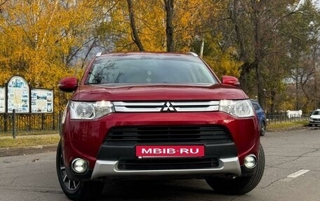 Mitsubishi Outlander III рестайлинг 3, 2014 год, 2 000 000 рублей, 4 фотография