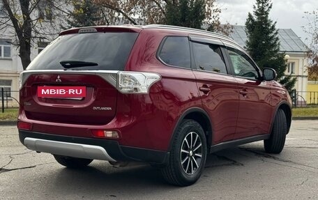 Mitsubishi Outlander III рестайлинг 3, 2014 год, 2 000 000 рублей, 10 фотография