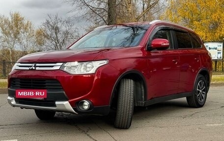 Mitsubishi Outlander III рестайлинг 3, 2014 год, 2 000 000 рублей, 13 фотография