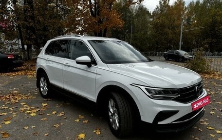 Volkswagen Tiguan II, 2021 год, 3 340 000 рублей, 2 фотография