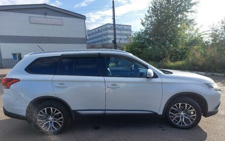 Mitsubishi Outlander III рестайлинг 3, 2015 год, 1 850 000 рублей, 5 фотография