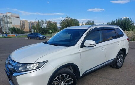 Mitsubishi Outlander III рестайлинг 3, 2015 год, 1 850 000 рублей, 8 фотография