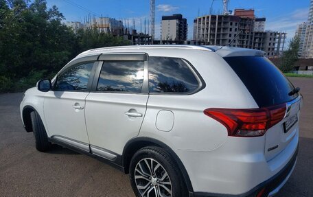 Mitsubishi Outlander III рестайлинг 3, 2015 год, 1 850 000 рублей, 15 фотография