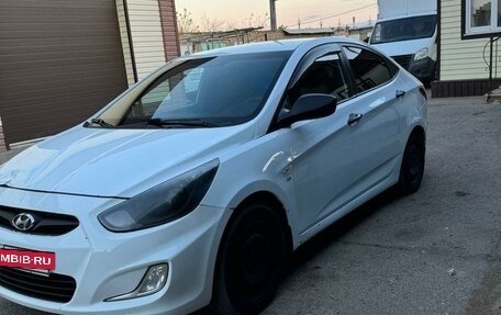 Hyundai Solaris II рестайлинг, 2013 год, 855 000 рублей, 2 фотография