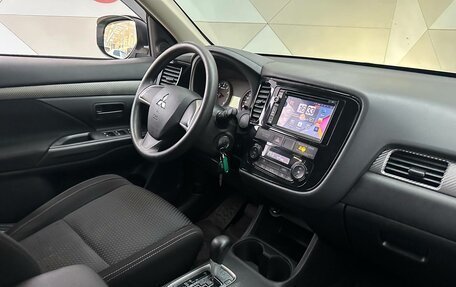 Mitsubishi Outlander III рестайлинг 3, 2016 год, 1 615 000 рублей, 9 фотография