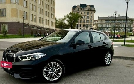 BMW 1 серия, 2019 год, 2 590 000 рублей, 2 фотография