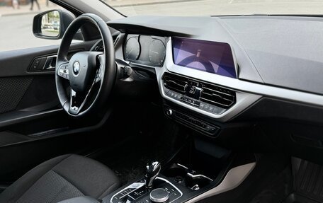 BMW 1 серия, 2019 год, 2 590 000 рублей, 17 фотография