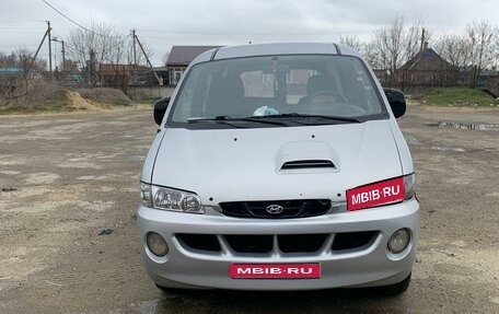 Hyundai H-1 II рестайлинг, 2001 год, 620 000 рублей, 1 фотография