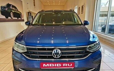 Volkswagen Tiguan II, 2021 год, 3 695 000 рублей, 2 фотография