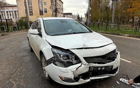 Opel Astra J, 2011 год, 690 000 рублей, 3 фотография