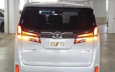 Toyota Alphard III, 2021 год, 3 800 000 рублей, 4 фотография