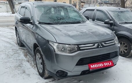 Mitsubishi Outlander III рестайлинг 3, 2013 год, 1 219 000 рублей, 8 фотография