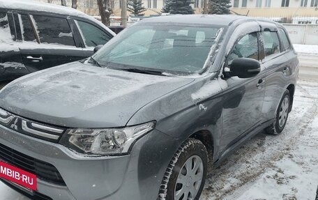 Mitsubishi Outlander III рестайлинг 3, 2013 год, 1 219 000 рублей, 2 фотография