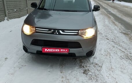 Mitsubishi Outlander III рестайлинг 3, 2013 год, 1 219 000 рублей, 4 фотография