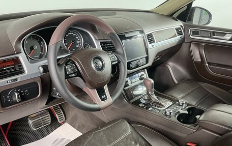 Volkswagen Touareg III, 2011 год, 2 099 000 рублей, 11 фотография