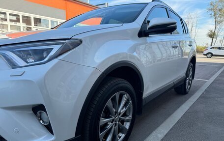 Toyota RAV4, 2018 год, 3 170 000 рублей, 11 фотография