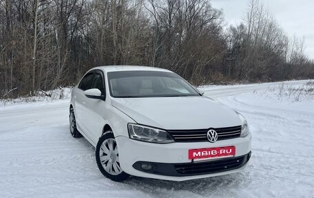 Volkswagen Jetta VI, 2011 год, 880 000 рублей, 3 фотография