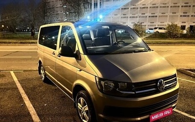 Volkswagen Multivan T6 рестайлинг, 2016 год, 3 590 000 рублей, 1 фотография