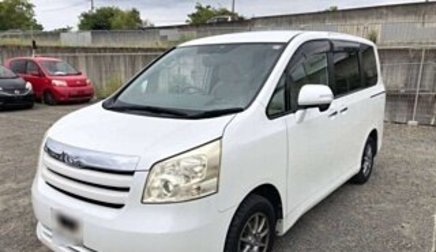 Toyota Noah III, 2010 год, 2 070 000 рублей, 1 фотография