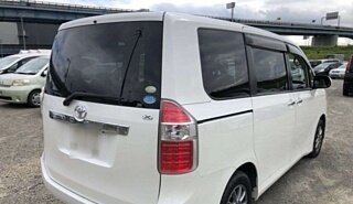 Toyota Noah III, 2010 год, 2 070 000 рублей, 3 фотография