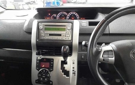 Toyota Noah III, 2010 год, 2 070 000 рублей, 5 фотография