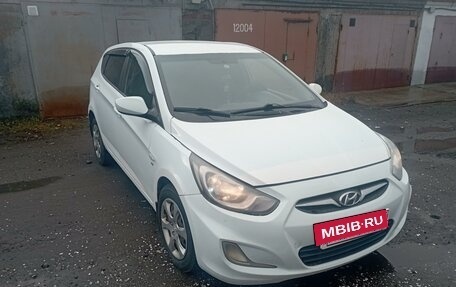 Hyundai Solaris II рестайлинг, 2011 год, 600 000 рублей, 3 фотография