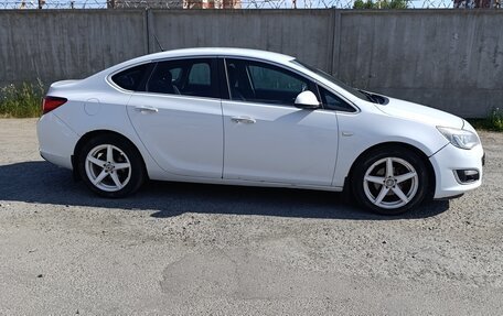 Opel Astra J, 2012 год, 770 000 рублей, 3 фотография