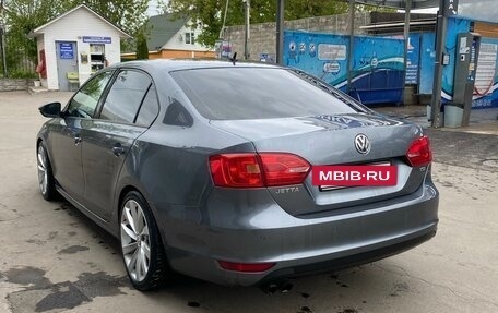 Volkswagen Jetta VI, 2013 год, 1 410 000 рублей, 2 фотография