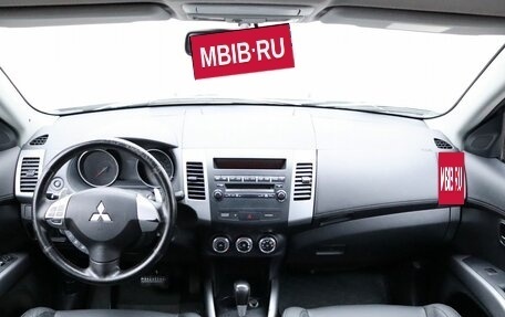 Mitsubishi Outlander III рестайлинг 3, 2011 год, 1 349 000 рублей, 10 фотография