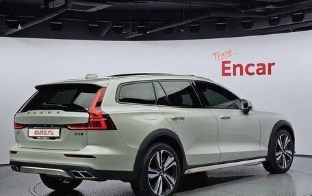 Volvo V60 Cross Country II, 2021 год, 4 050 999 рублей, 2 фотография