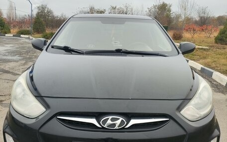 Hyundai Solaris II рестайлинг, 2011 год, 739 000 рублей, 1 фотография