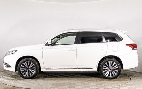 Mitsubishi Outlander III рестайлинг 3, 2022 год, 3 249 900 рублей, 8 фотография