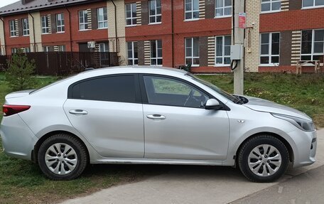 KIA Rio IV, 2017 год, 860 000 рублей, 3 фотография